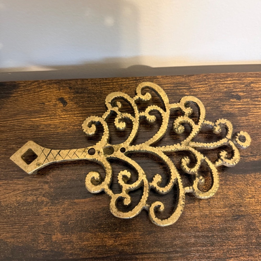 Vintage Solid Brass Trivet Ornate Scrollwork Decorative Wall Hanging Gold Tone - Picture 3 of 4